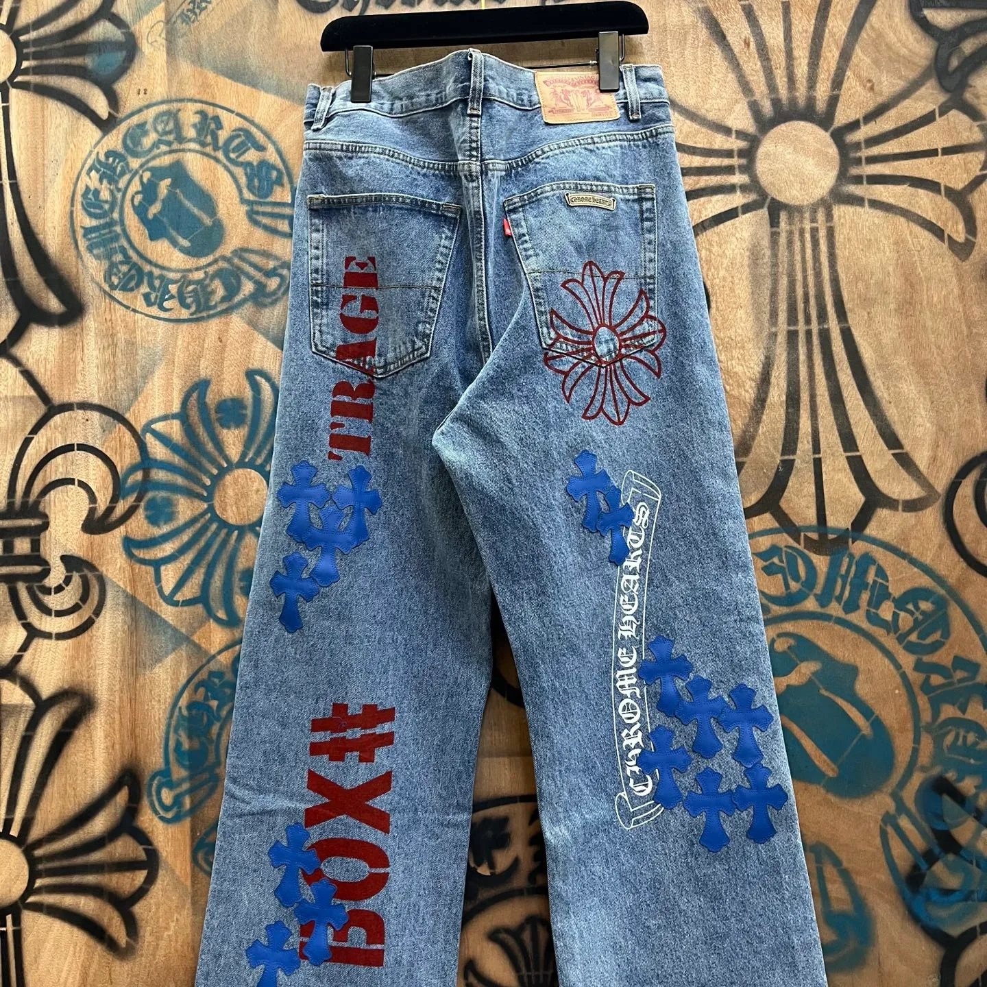 P610 Chrome Hearts Limited Series New City Limited Jeans Chrome Hearts City Limited Jeans vintage levis American made 501 505 517 base remake Levi's American 501 base imported sheepskin 925 silver remake Customers provide waist and pants length or height and weight. The studio will select the most suitable base for you to remake. There are many people doing remakes in the market. Don't belittle or comment. The difference is visible to the naked eye. See and compare for yourself #CHROME HEARTS Unisex style